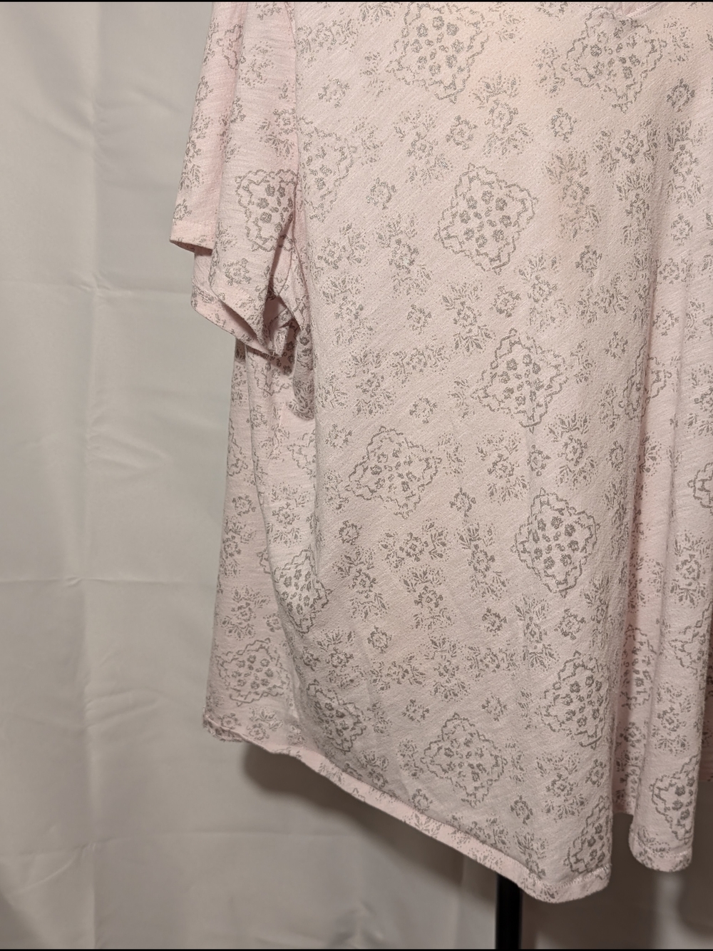 Sonoma Goods For Life Pink V-neck Tee with Silver medallion Print Size 2X - Picture 8 of 16